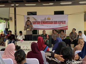 Polres Depok Salurkan 500 Paket Bansos Kapolri ke Warga Polres Depok Salurkan 500 Paket Bansos Kapolri ke Warga
