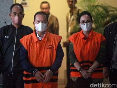 Potret Bupati Kapuas dan Istrinya Ditahan KPK