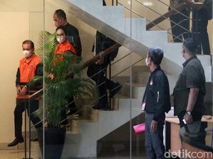 Bupati Kapuas dan Istri Pakai Duit Korupsi Bayar Survei-Kepentingan Politik