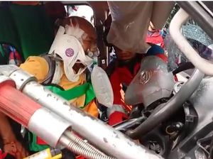 Delvis Terjepit di Mobil Usai Tabrak Pohon di Jakpus gegara Ngantuk