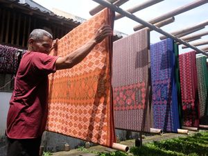 Sempat Terdampak Pandemi, Produksi Sarung Goyor Kini Kembali Normal