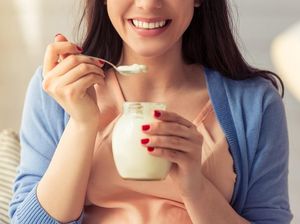 Makan Yoghurt Selama Puasa Ampuh Turunkan Kolesterol, Benarkah?