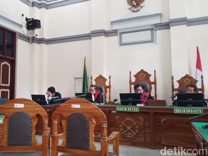 15 Operator Judi Online Anak Buah Apin BK Dituntut 1,5 Tahun Penjara 15 Operator Judi Online Anak Buah Apin BK Dituntut 1,5 Tahun Penjara