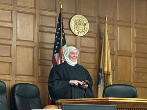 Wanita Suriah Jadi Hakim Berhijab Pertama di Amerika Serikat, Ini Sosoknya Wanita Suriah Jadi Hakim Berhijab Pertama di Amerika Serikat, Ini Sosoknya