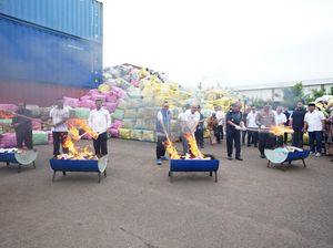 Hampir 15 Ribu Bal Pakaian Impor Bekas Rp 118 M Dimusnahkan Sepanjang Maret