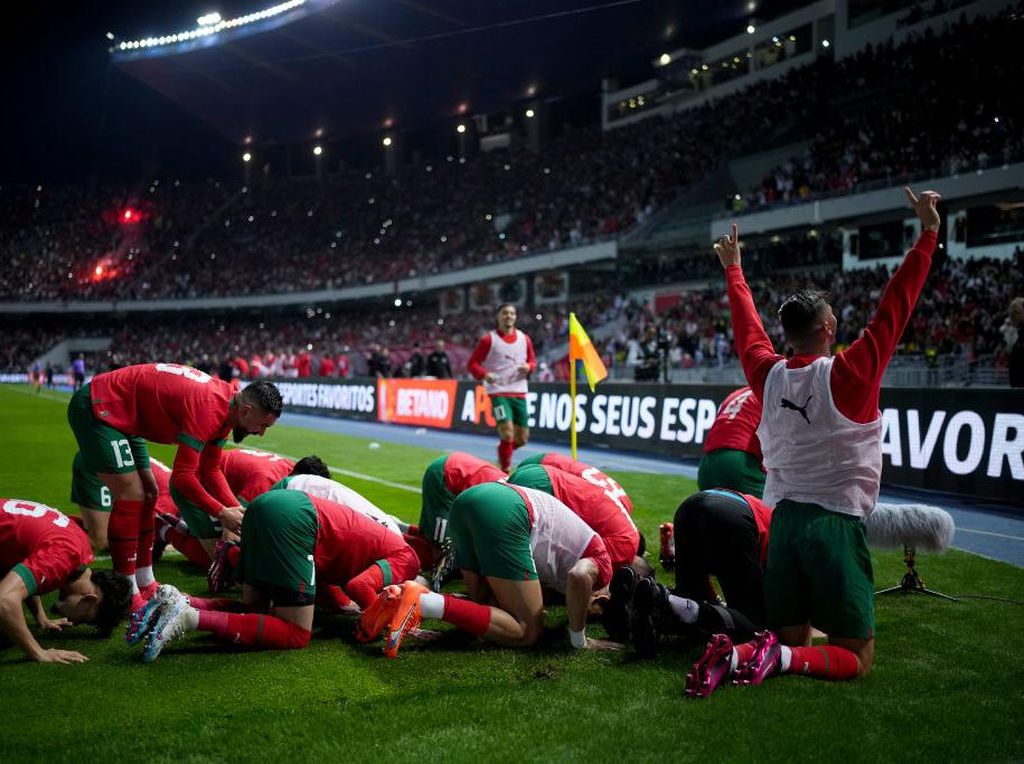 Timnas Maroko: Tarawih Dulu, Kalahkan Brasil Kemudian Timnas Maroko: Tarawih Dulu, Kalahkan Brasil Kemudian