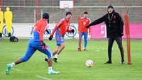 Tuchel akan menghadapi mantan timnya, Borussia Dortmund, dalam laga debut bersama Die Roten. Menariknya, Tuchel akan bentrok dengan Borussia Dortmund yang notabene eks klub yang pernah dilatihnya. Bayern melakoni Der Klassiker melawan Die Borussen dalam lanjutan Liga Jerman, Sabtu (1/4) malam WIB di Allianz Arena.