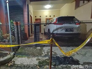 Keluarga Cerita Detik-detik Horor Pembacokan Mantan Ketua KY Keluarga Cerita Detik-detik Horor Pembacokan Mantan Ketua KY