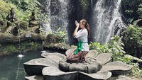 Aura Kasih Pelajari Banyak Agama, Ini yang Ditemukan