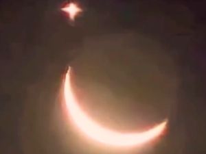 Viral Fenomena Bintang di Atas Bulan Sabit, Disebut Keajaiban Ramadhan