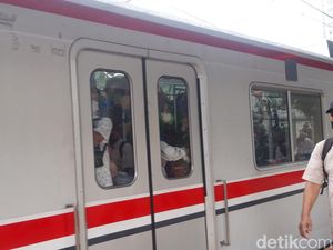 Capek Banget, Curhat Pengguna KRL Selalu Desak-desakan Saat Pulang Kerja