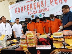4 Kurir Asal Riau Bawa 30 Kg Sabu-7 Kg Pil Ekstasi Dibekuk di Jambi