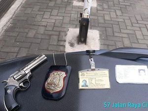 Jambret Bawa Pistol Mainan dan Nyamar Jadi Polisi Dibekuk di Jakut