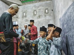 Momen Ganjar Beri Kejutan ke Anak-anak Panti Asuhan Jelang Buka Puasa