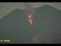 Guguran Lava Pijar Semeru Sejauh 800 Meter Mengarah ke Tenggara-Besuk Kobokan