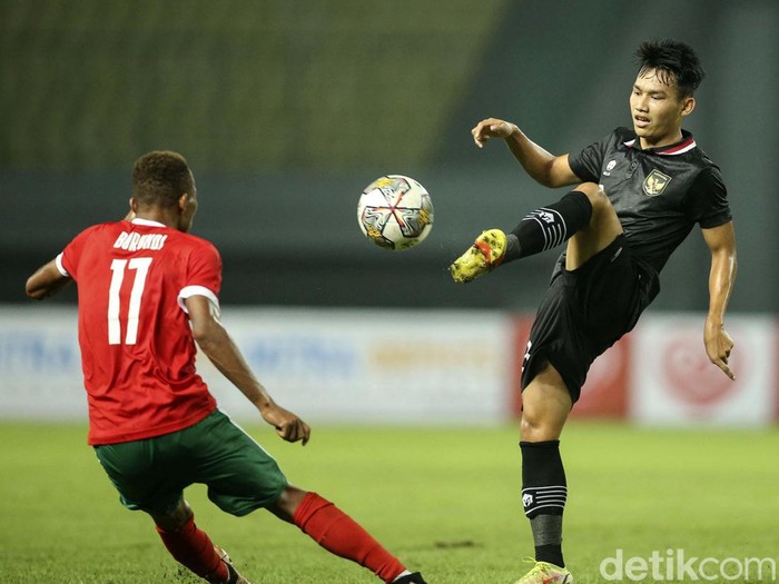 Pertandingan uji coba Timnas Indonesia vs Burundi berakhir dengan skor 2-2 di Stadion Patriot Candrabhaga, Selasa (28/3) malam. Hasil imbang ini bisa dibilang penurunan buat Timnas Indonesia.