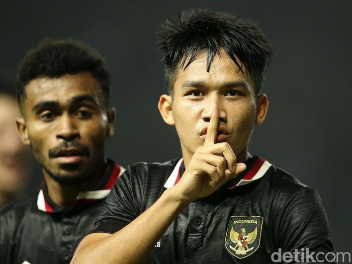 Pertandingan uji coba Timnas Indonesia vs Burundi berakhir dengan skor 2-2 di Stadion Patriot Candrabhaga, Selasa (28/3) malam. Hasil imbang ini bisa dibilang penurunan buat Timnas Indonesia.