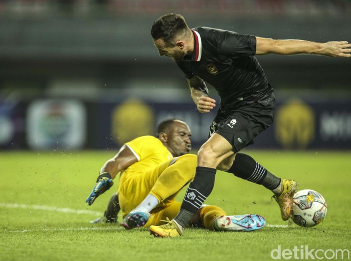 Pertandingan uji coba Timnas Indonesia vs Burundi berakhir dengan skor 2-2 di Stadion Patriot Candrabhaga, Selasa (28/3) malam. Hasil imbang ini bisa dibilang penurunan buat Timnas Indonesia.