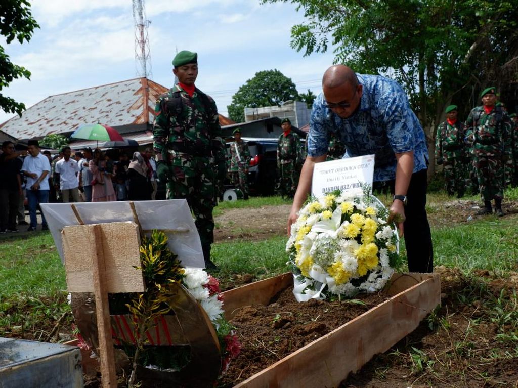 Nenek Andre Rosiade Meninggal Dunia, Dimakamkan Secara Militer di Padang