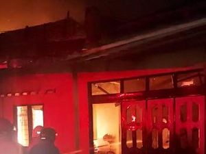 Rumah di Pabrik Pemecah Batu Mojokerto Ludes Terbakar Gegara Lilin Rumah di Pabrik Pemecah Batu Mojokerto Ludes Terbakar Gegara Lilin