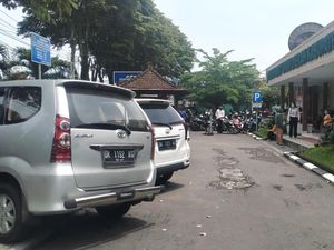 Masyarakat Keluhkan Sulit Parkir di RSUD Tabanan Masyarakat Keluhkan Sulit Parkir di RSUD Tabanan