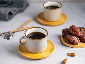 Pakai Kurma untuk Pemanis Alami Kopi dan Dapatkan Manfaat Sehatnya Pakai Kurma untuk Pemanis Alami Kopi dan Dapatkan Manfaat Sehatnya