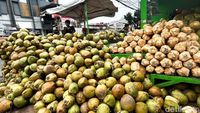 Laris Manis, Bulan Ramadan Pedagang Kelapa Panen Rezeki