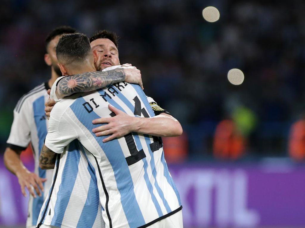 Messi Punya Kans Quattrick, eh Malah Beri Penalti ke Di Maria Messi Punya Kans Quattrick, eh Malah Beri Penalti ke Di Maria