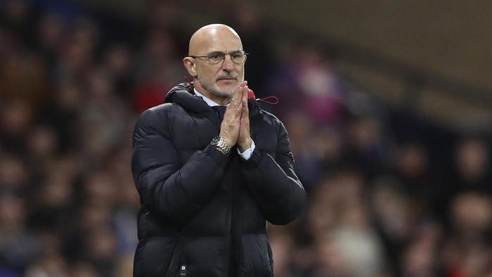 Spain coach Luis de la Fuente reacts during the Euro 2024 group A qualifying soccer match between Scotland and Spain at the Hampden Park stadium in Glasgow, Scotland, Tuesday, March 28, 2023. (AP Photo/Scott Heppell)
