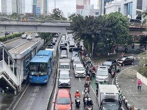 Lalin Padat Merayap dari Tomang Hingga Slipi Jakbar Pagi Ini