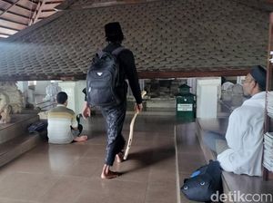 Melihat Komplek Makam Sunan Bonang yang Tak Pernah Sepi Saat Ramadan Melihat Komplek Makam Sunan Bonang yang Tak Pernah Sepi Saat Ramadan