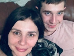 Wanita Ini Nikahi Anak Tiri yang Diasuhnya Sejak Kecil