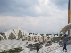 Ngabuburit di Galeri Rasulullah Masjid Al Jabbar Bandung