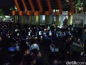 Sempat Memanas, Suporter Tanpa Tiket di Laga PSIS Vs Persebaya Bubarkan Diri