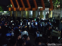 Sempat Memanas, Suporter Tanpa Tiket di Laga PSIS Vs Persebaya Bubarkan Diri