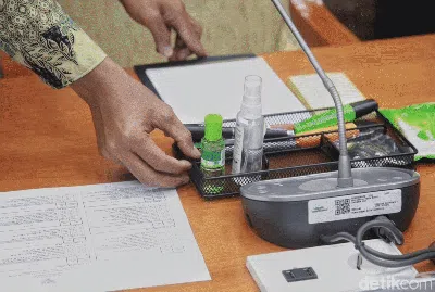 Minyak Kayu Putih Temani Mahfud MD di Sidang Panas Komisi III DPR