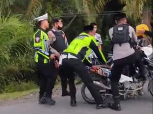 Viral Polisi di Mateng Diduga Aniaya Pemotor saat Razia, Propam Usut Viral Polisi di Mateng Diduga Aniaya Pemotor saat Razia, Propam Usut