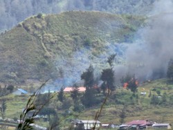 TNI Ungkap KKB Jelek Warker Pembakar Rumah Dinas Guru-Warga di Puncak Papua