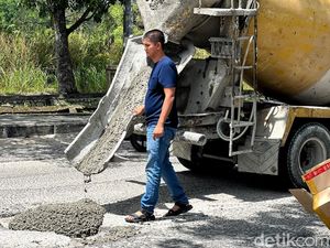 Respons Pemkot Pekanbaru Soal Pemuda Cor Jalan Rusak Pakai Dana Pribadi