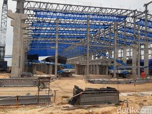 Jokowi Ngotot Larang Ekspor Nikel, 100 Smelter Telah Dibangun di RI