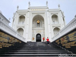 Berkunjung ke Taj Mahal-nya Jakarta, Masjid Ramlie Musofa, Wujud Cinta Sang Pendiri