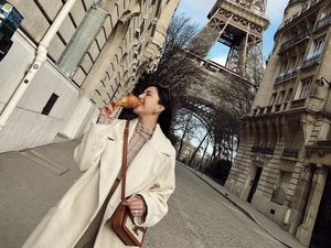 Pesona Jessica Mila Saat Belajar Baking dan Ngemil Croissant