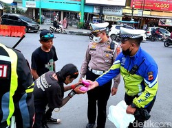 Melihat Polisi Karawang Jalani Tugas Khusus Selama Ramadan