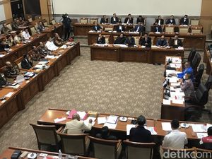 Komisi III DPR Skors Rapat Isu Rp 349 T Bareng Mahfud, Lanjut Jam 7 Malam