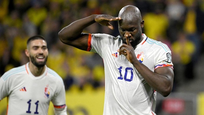 Soccer Football - UEFA EURO 2024 Qualifiers - Group F - Sweden v Belgium - Friends Arena, Solna, Sweden - March 24, 2023 Belgiums Romelu Lukaku celebrates scoring their first goal with Yannick Carrasco     Anders Wiklund/TT News Agency via REUTERS     ATTENTION EDITORS - THIS IMAGE WAS PROVIDED BY A THIRD PARTY. SWEDEN OUT. NO COMMERCIAL OR EDITORIAL SALES IN SWEDEN.     TPX IMAGES OF THE DAY
