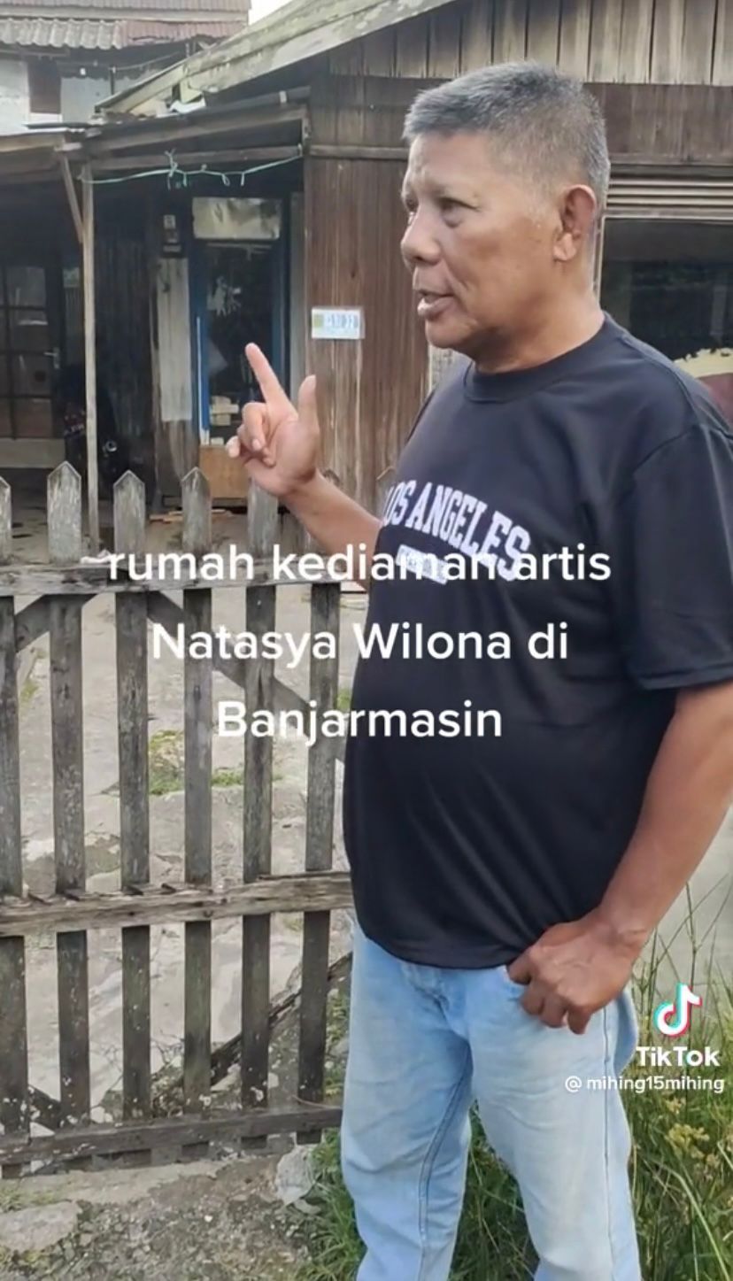 Rumah Gubuk Kayu Natasha Wilona