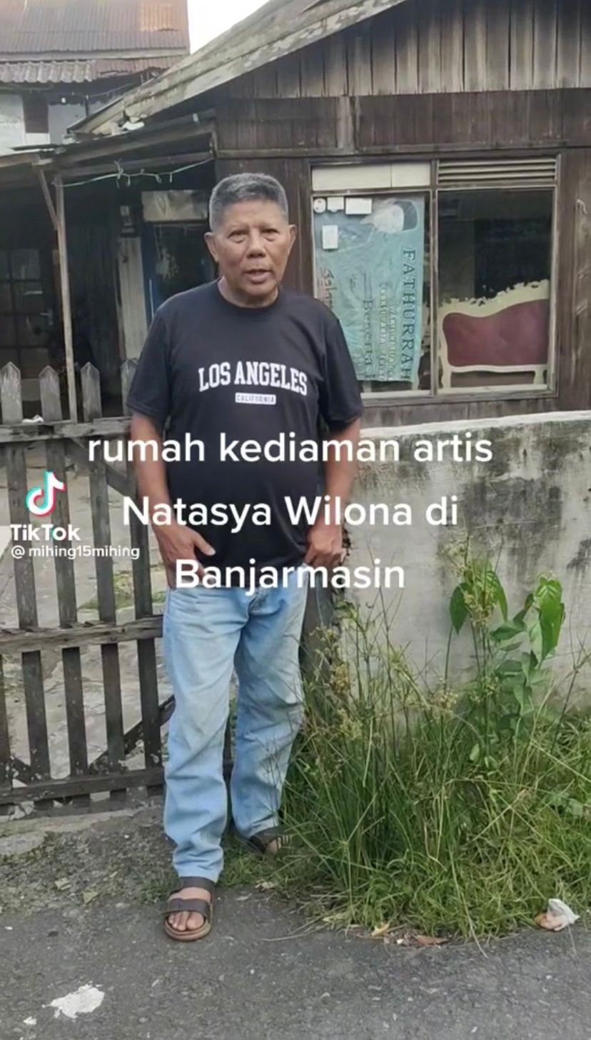 Rumah Gubuk Kayu Natasha Wilona
