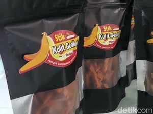Santriwati di Pasuruan Sulap Limbah Kulit Pisang Jadi Stik Gurih-Renyah