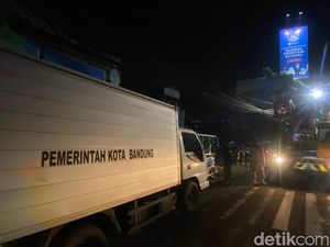 Pengawasan Pemerintah Terhadap Reklame Ilegal di Bandung Disorot Pengawasan Pemerintah Terhadap Reklame Ilegal di Bandung Disorot