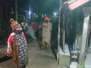 Obrog Berokan, Cara Warga di Indramayu Bangunkan Sahur dengan Kostum Seram Obrog Berokan, Cara Warga di Indramayu Bangunkan Sahur dengan Kostum Seram